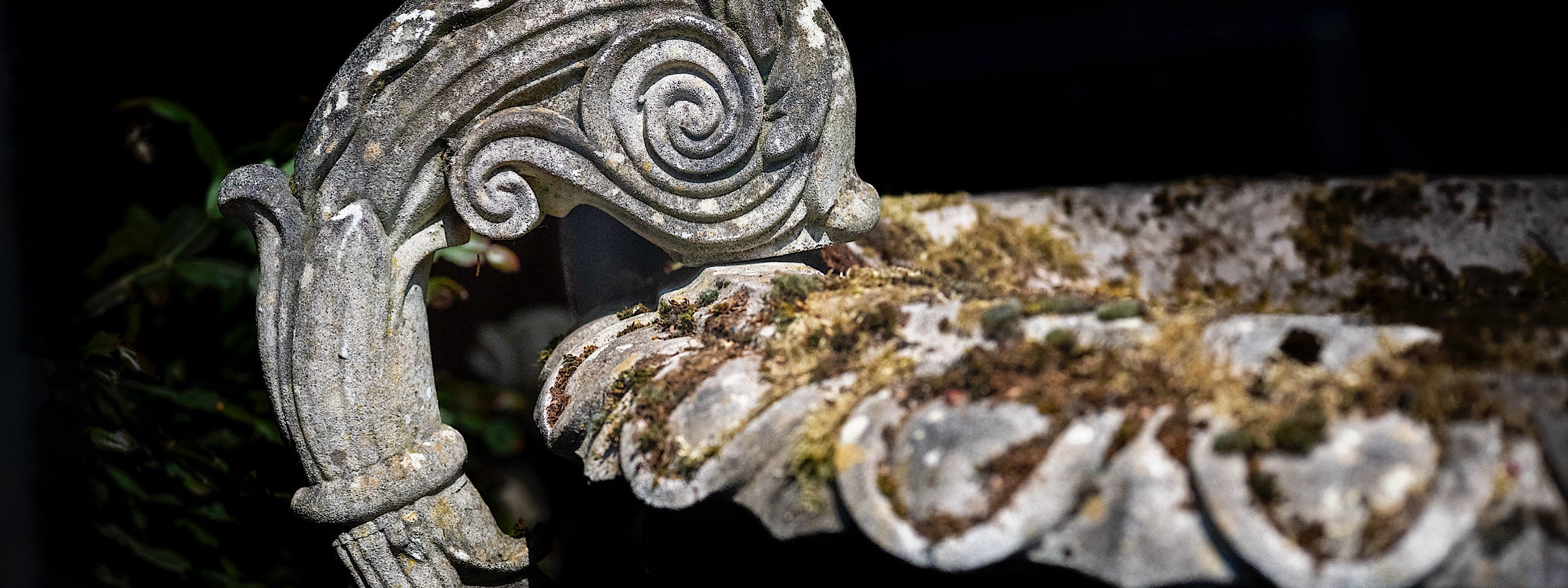 Garden Urns & Planters