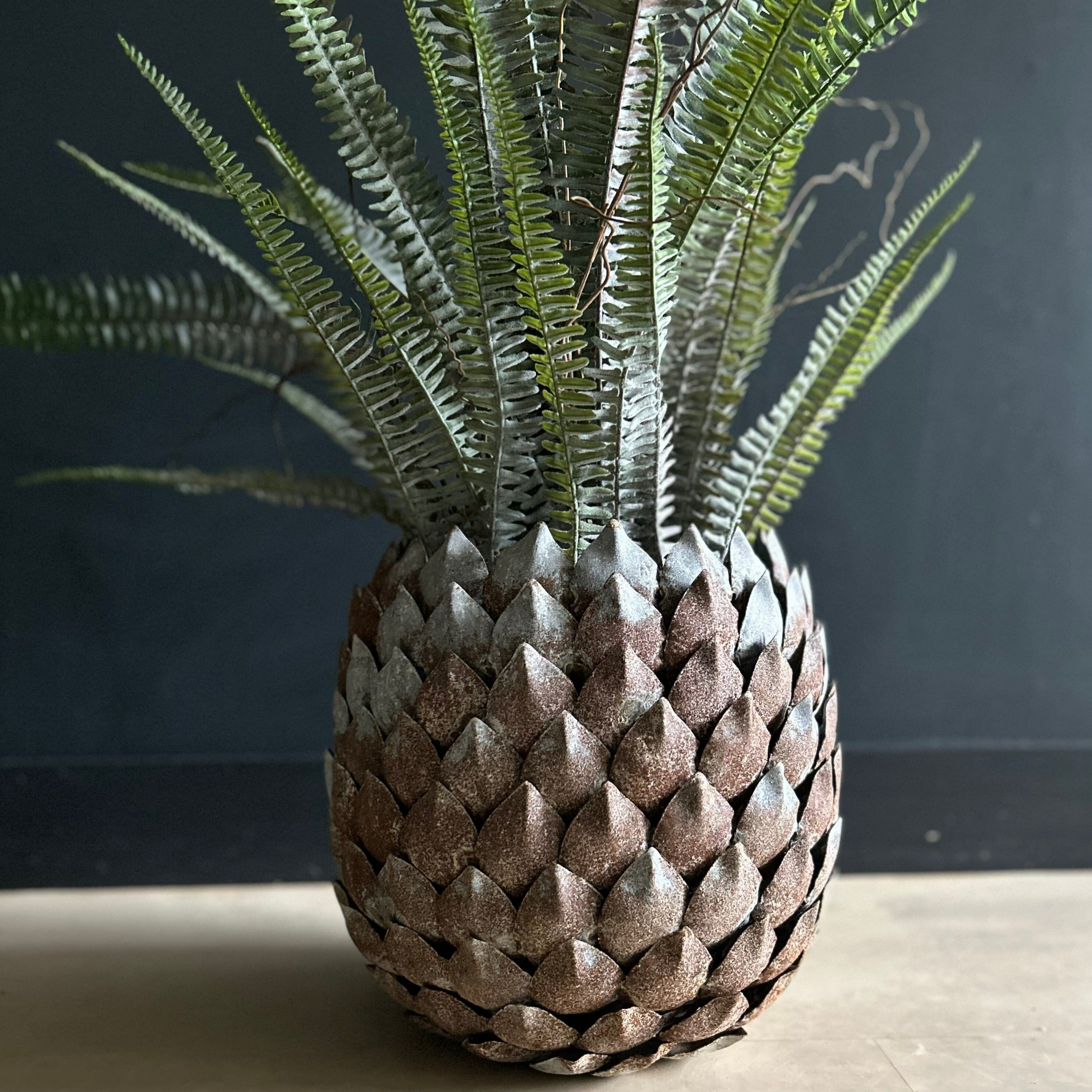 Pineapple planter Henderson's